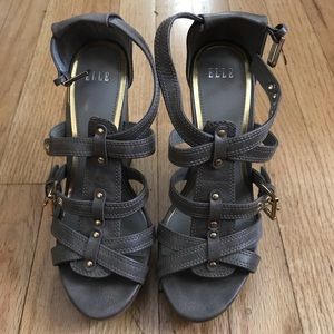 Elle wedges